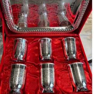 6 GLASS SET IN TRAY''