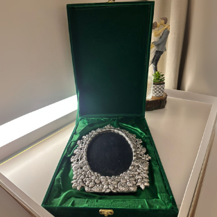 OVAL FLOWER FRAME BOX''