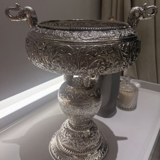 BIG URLI WITH STAND''